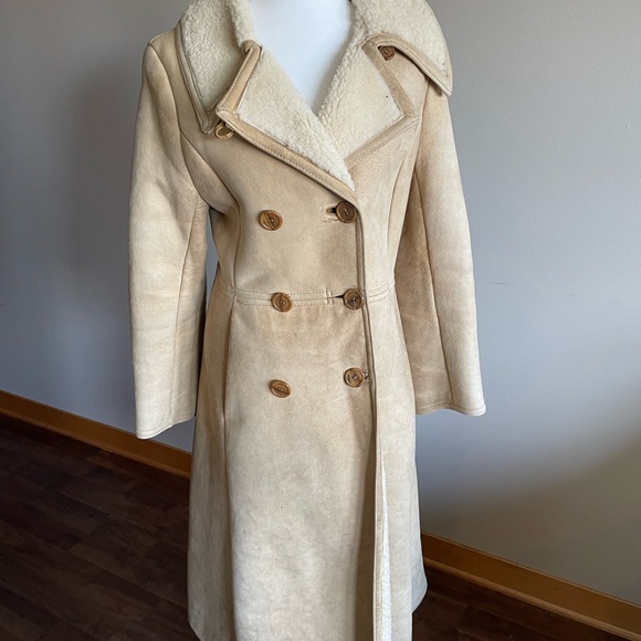 WINTER CLEARANCE! Double breasted shearling lambskin coat. - Picture 3 of 16